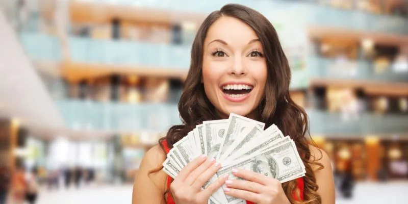 Mơ thấy tiền có thể là điềm báo hên hoặc xui tuỳ thuộc vào từng ngữ cảnh